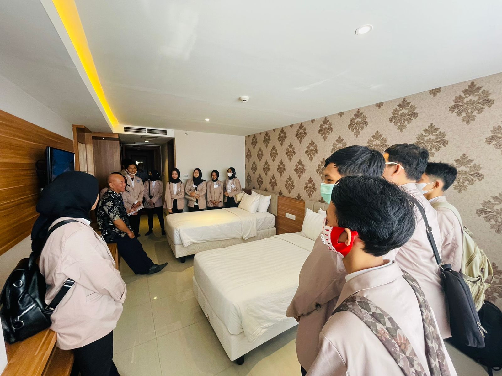 Elit Karir di Kapal Pesiar: Diklat Perhotelan Cilacap yang Menyatu dengan Kehidupan Lokal